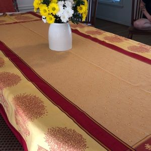 Les Tissages du Soleil provençal gold tablecloth
